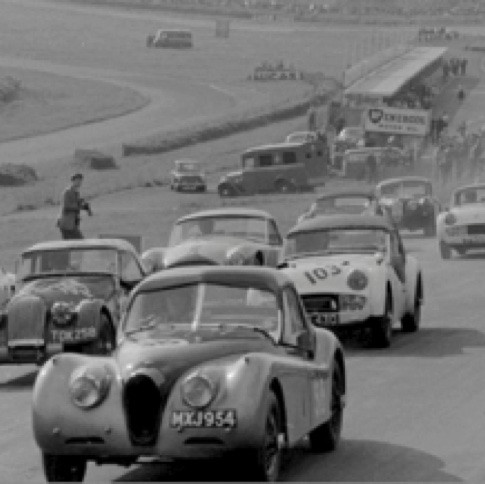 A Brands Hatch en 1960  sur l'Austin Healey 3000 (N°103)